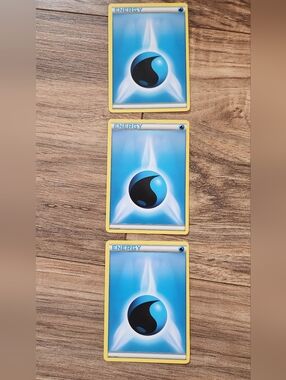 Pokémon Cards - LOT OF 34 CARDS